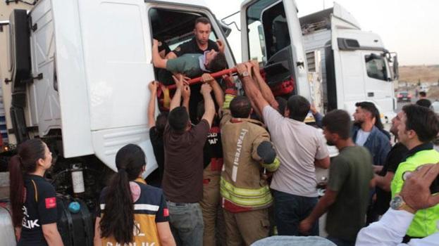 Cizre'deki trafik kazasında iki tır çarpıştı