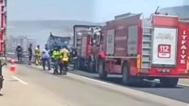 Tarsus-Adana-Gaziantep otoyolunda tır alev alev yandı