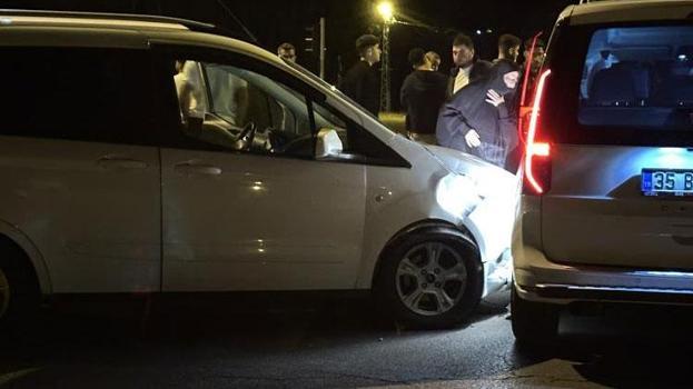 Hasköy'de iki otomobil kavşakta çarpıştı