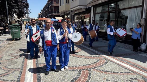 665'inci Kırkpınar'a davet: Edirne'de davul zurna ekibi sokaklara çıktı