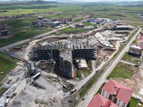 Kars'a dev hastane! Hızla yükseliyor