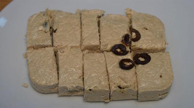 Zeytinli Türk kahvesinin ardından zeytin helvası