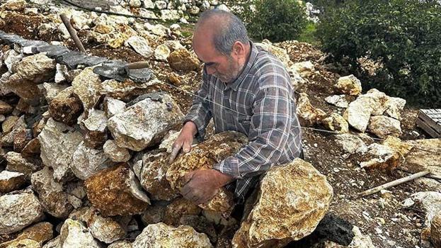 Mersin'de müstakil evi ve villası olanlar saniyeler içinde sıraya girdi: 50 yıldır kayaları kırıp ömürlük duvarlar örüyor!