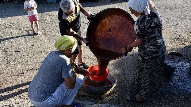 Ordu'da kadınlar kazan başına geçti! Tam 7 saatte hazırlanıyor: Şifa deposu için zorlu mesai başladı