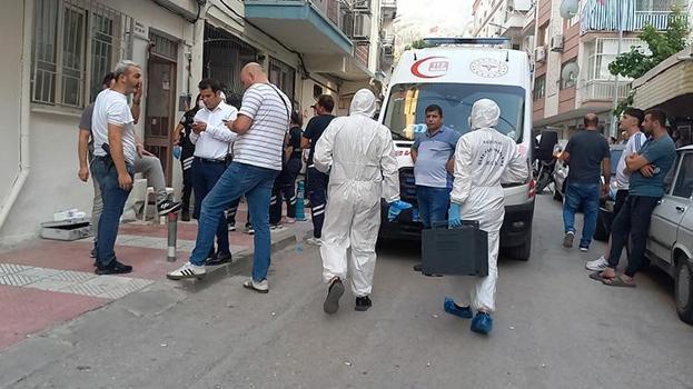 Manisa'da kan donduran olay! Kardeşinin cesediyle 2 gün yaşamış: Kötü koku mahalleyi ayağa kaldırdı