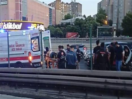 Beylikdüzü'nde zincirleme kazaya polis de karıştı: 1 yaralı