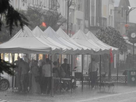 İstanbul için sağanak yağış uyarısı! AKOM saat verdi