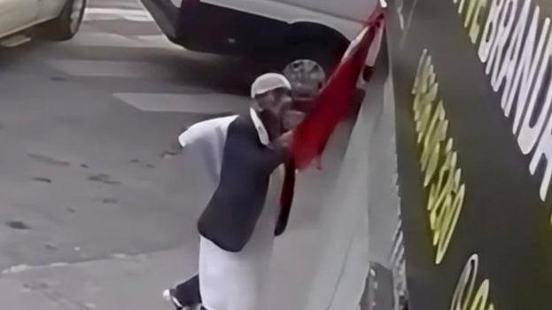 Türk bayrağını sökerek yere atan şüpheli hakkında karar verildi