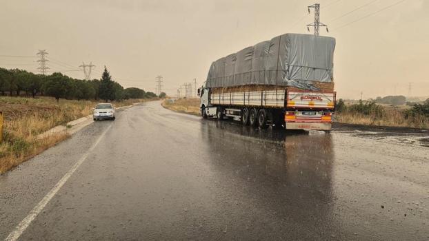 Tekirdağ'da yağmur hayatı felç etti! Göz gözü görmedi, sürücüler yolda beklemek zorunda kaldı