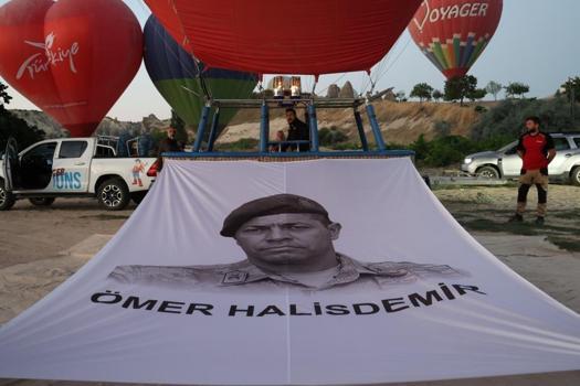 253 şehidin ismi gökyüzüne havalandı: Kapadokya'da balonlar 15 Temmuz için yükseldi