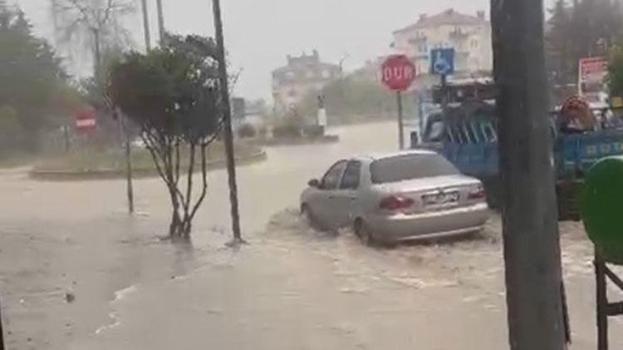 Kuvvetli sağanak yağış Sinop Türkeli'yi vurdu