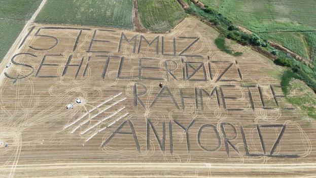 Lüleburgaz'da tarihi destana anlamlı mesaj: Tarlaya '15 Temmuz şehitlerimizi rahmetle anıyoruz' yazdı