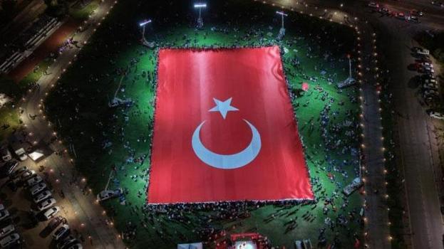 Dünyanın en büyük Türk bayrağı Kayseri’de açıldı