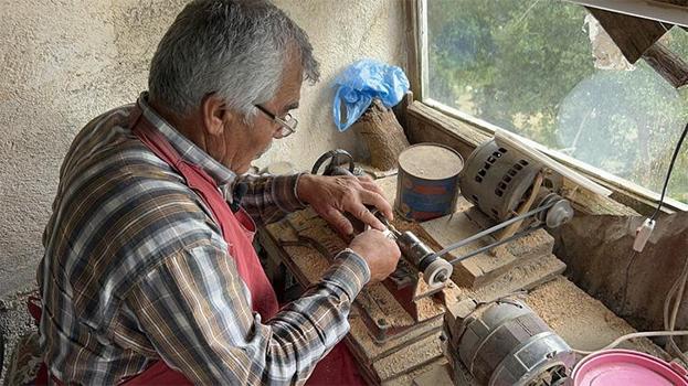 Doğadan bedava topluyor! 10 metrekarelik atölyesinde servet kazanıyor