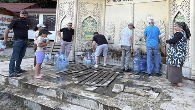 Türkiye'nin dört bir yanından geliyorlar! Bu sudan bidon bidon götürüyorlar, ünü il sınırlarını aştı