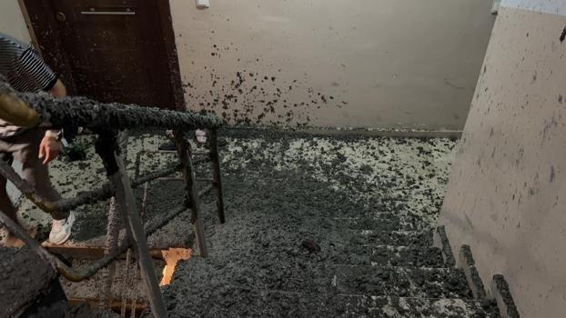 Arnavutköy'de inşaat faciası! Beton dökülürken yan bina patladı: Yüzlerce kilogram beton içeri doldu, 10 aile mahsur kaldı