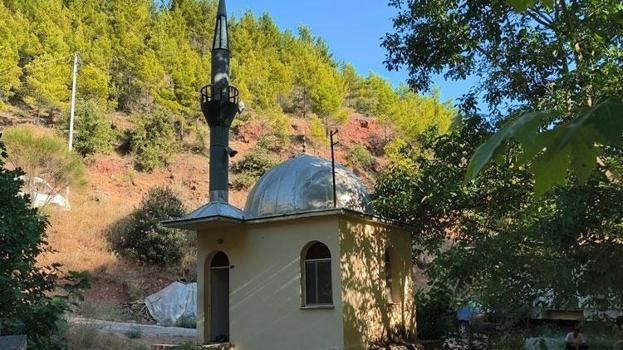 Mersin'de boyutlarıyla dikkat çeken cami! Doğal güzelliklerle çevrili olması ilgi görüyor