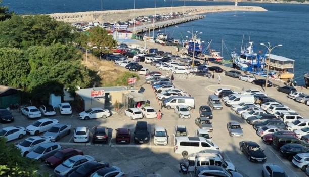 7 bin nüfusu var ama 3 günde 100 bine çıktı! Kentte adım atılacak yer kalmadı