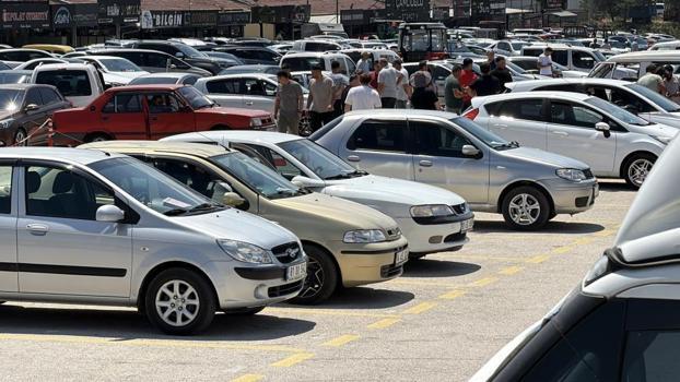 Araç alacaklar dikkat! Fiyatlar durgunluktan dibe vurdu
