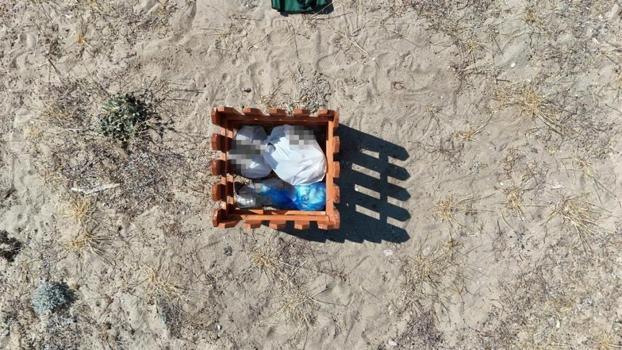 Ayvalık'ta koruma kafesleri çöplüğe döndü: Kum zambakları zarar görüyor