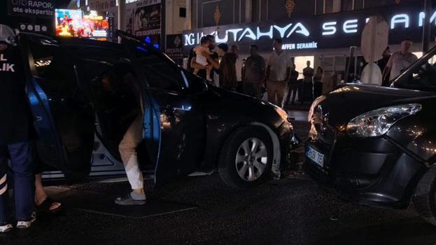 İnegöl'de meydana gelen zincirleme kazada 5 kişi yaralandı