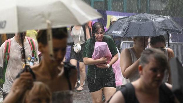 Sıcak havanın yerini sağanak yağışlar alıyor Meteoroloji 35 ili sarı ve turuncu kodla uyardı! Prof. Dr. Orhan Şen ve AKOM'dan açıklama geldi