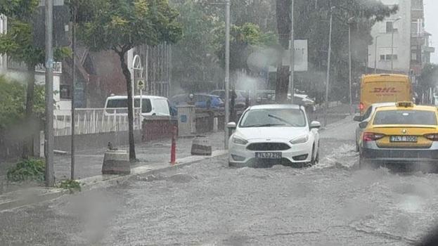 Amasra'da sağanak cadde ve sokakları göle çevirdi