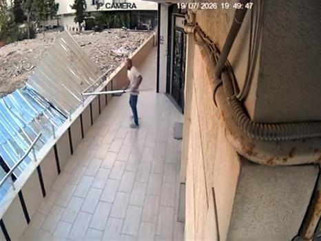 Avcılar'da uyuşturucu ile yakalandılar: Korkulukları çalarken yakayı ele verdiler