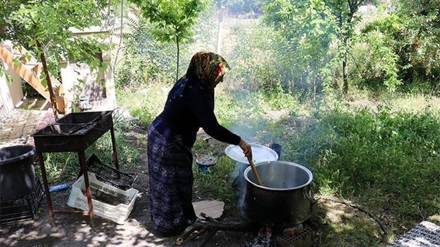 Güneş ışığıyla gelen doğal şifa! Erzincan'da asırlık lezzet için mesai başladı
