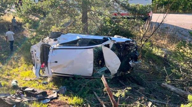 Kastamonu'da otomobil şarampole yuvarlandı 5 kişi yaralandı