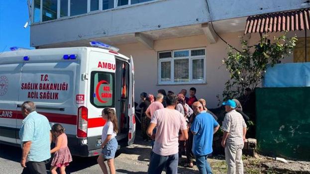 Tarım aracının devrilmesi sonucu 5 kişi yaralandı
