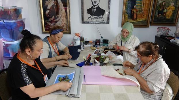 Trabzon'da kadınlar unutulmaya yüz tutan sanatlar için kolları sıvadı: Modern tasarımlarla hayat veriyorlar