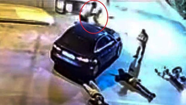 Mersin'de dehşet anları! Kaza yaptı otomobiliyle yaralıları ezerek kaçtı; o anlar kamerada