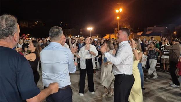 Bartın'da eğlence yarıda kaldı: Başkan sahneye çıktı, şehir karanlığa gömüldü