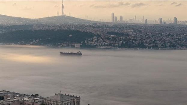 Megakenti sis kapladı: İstanbul Boğazı’nda deniz ulaşımına sis engeli!
