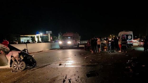 Traktör ile otomobil çarpıştı 1’i ağır 3 kişi yaralandı