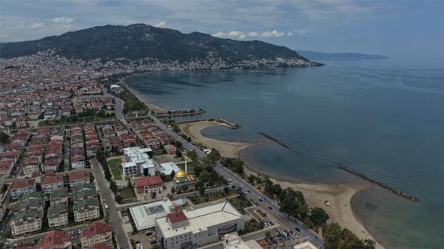 Tatilcilerin yeni rotası berrak denizi ve geniş kumsalıyla Ordu plajları