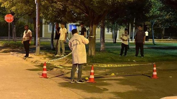 'Kız meselesinde' yüzünden çıkan bıçaklı kavgada 2 kişi yaralandı