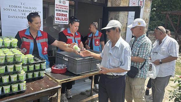 Edirne’de her Cuma Namazı Sonrası kuruluyor! Hayırseverlerin katkısıyla dayanışma ruhu yaşatılışıyor