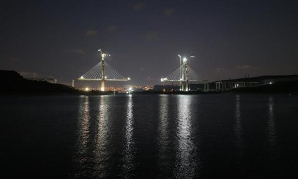 Kanal İstanbul'da ilk köprü aydınlandı: 196 metrelik iki kulede işlem tamam