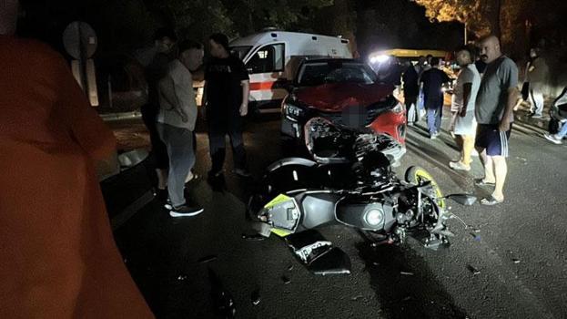 SUV araç ile motosiklet kafa kafaya çarpıştı kazada 1 kişi yaralandı