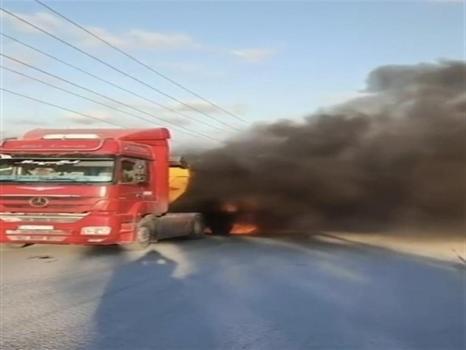 Arnavutköy'de kamyonda yangın çıktı: İtfaiye güçlükle müdahale etti