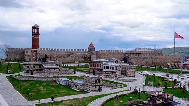 Murat Boz'dan Sefo'ya yıldızlar geçidi: 9 gün büyük şölen! Erzurum Kültür Yolu Festivali başlıyor