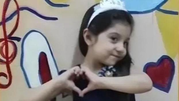 Yola çıkan 7 yaşındaki Azra otomobilin çarpması sonucu hayatını kaybetti