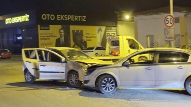 İki otomobil çarpıştığı kazada 2’si çocuk 4 kişi yaralandı