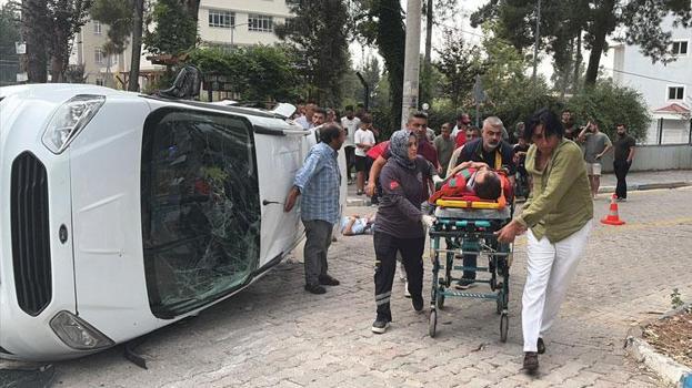 Osmaniye'de iki otomobil çarpıştı kazada 5 kişi yaralandı