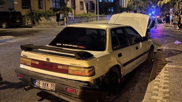 İki otomobilin çarpıştığı kazada sürücülerden biri firar etti
