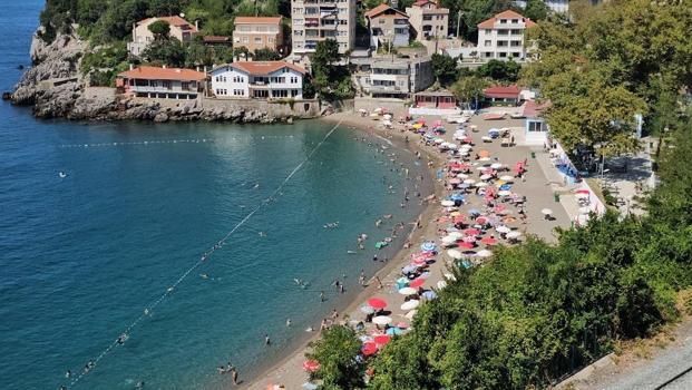 Zonguldak Kapuz Plajı'nda 4 günlük yasak sona erdi, vatandaş denize akın etti!