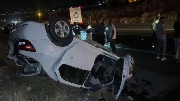 Birecik’te feci kazada iki otomobil çarpıştı 3 kişi hayatını kaybetti