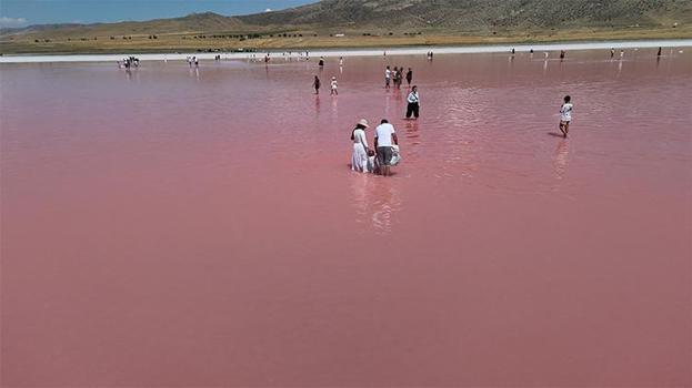 Şifa izdihamı! Almanya ve Avusturya'dan akın ettiler: 'Pembe mucize' bir masala dönüştü